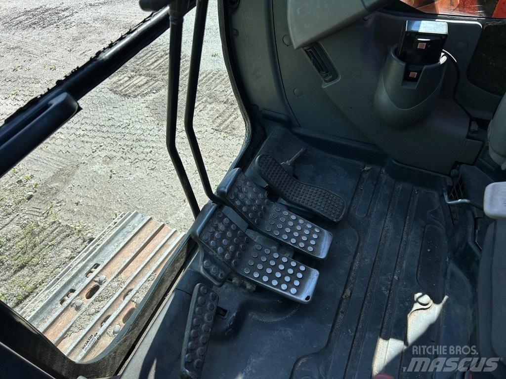 Hitachi ZX 135 US 履带挖掘机