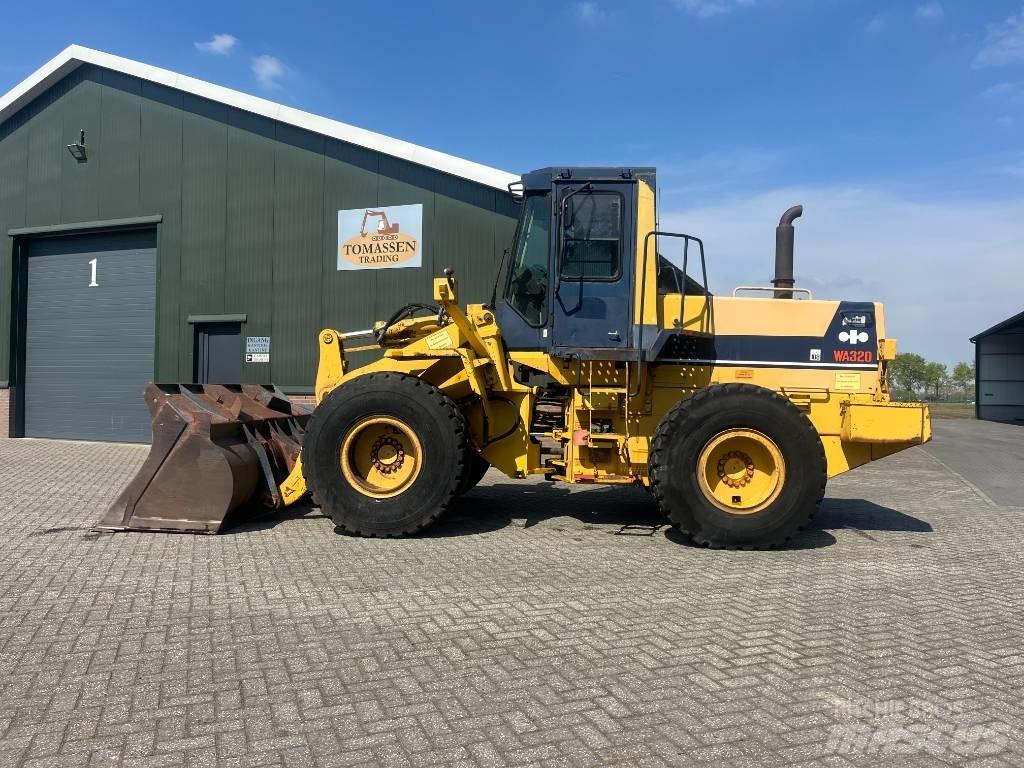 Komatsu WA 320-1 轮式装载机