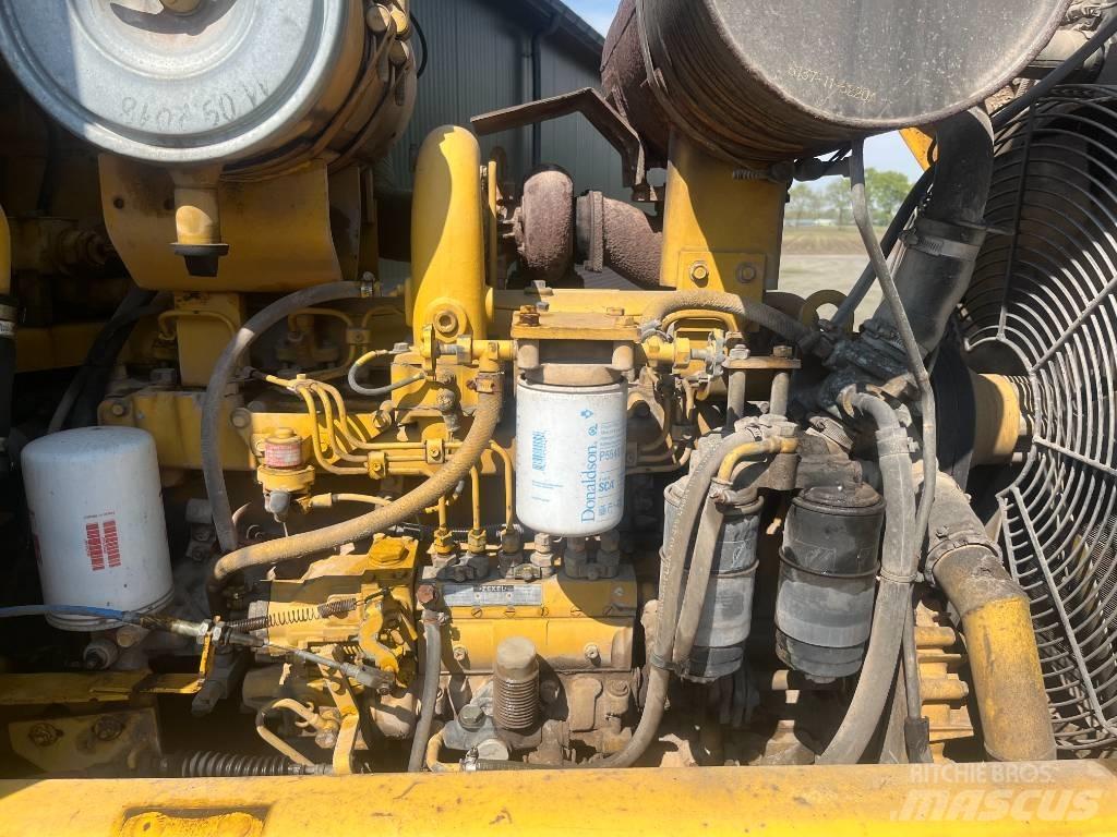 Komatsu WA 320-1 轮式装载机