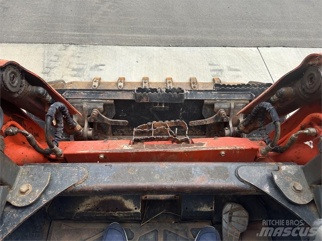 Kubota SVL 75-2 滑移装载机