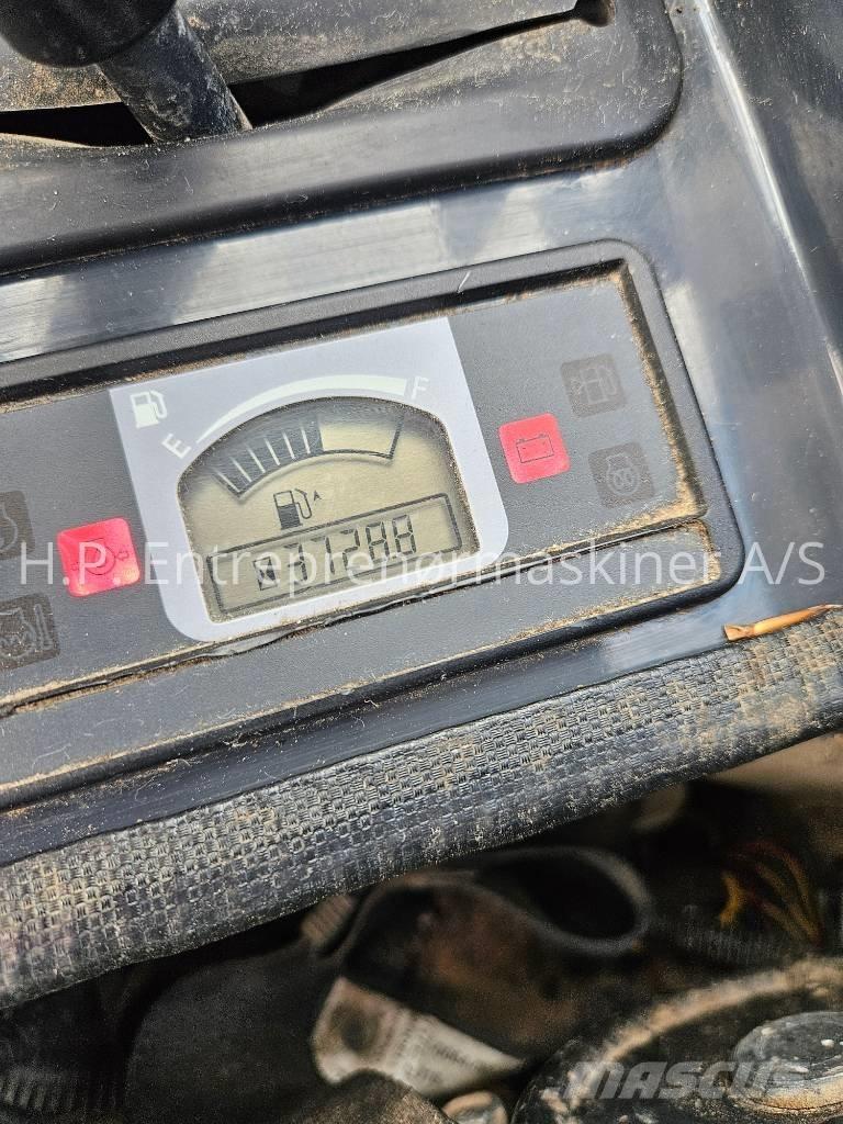 Hitachi ZX 26 U-6 CR 小型挖掘机