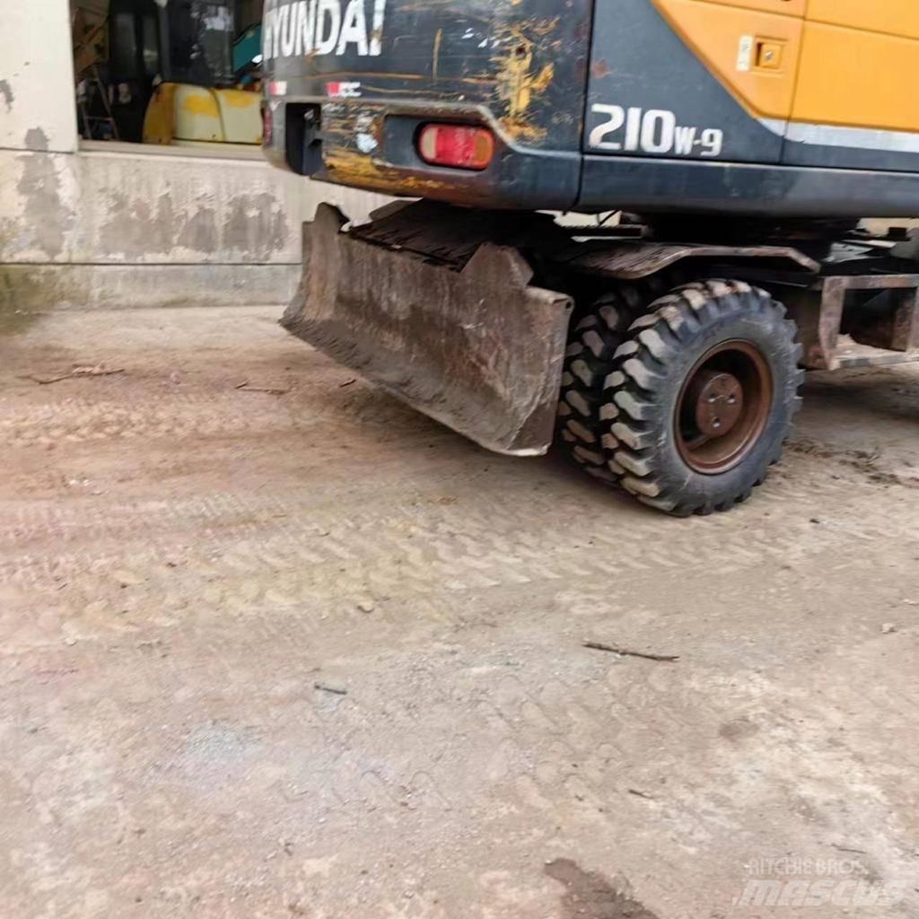 Hyundai 210-9 轮式挖掘机