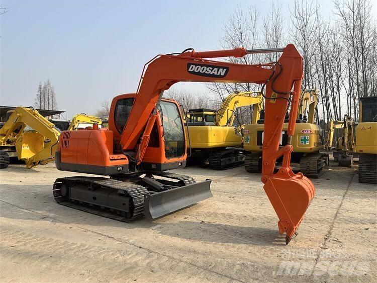 Doosan DX75 小型挖掘机