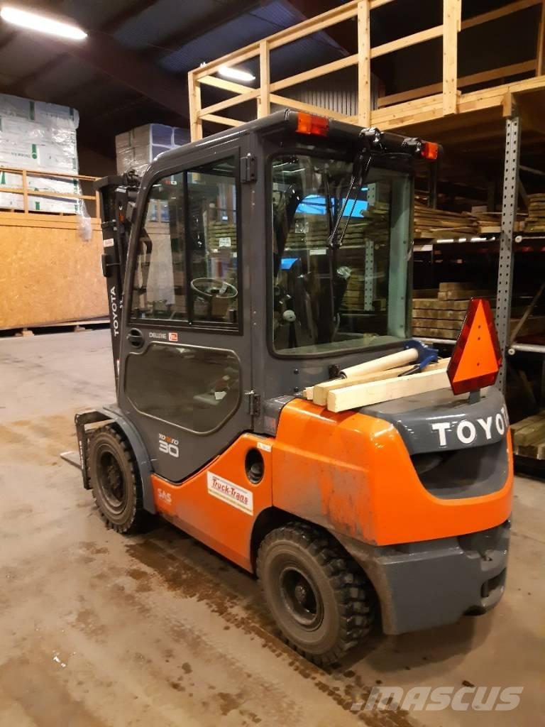 Toyota 02-8FDF30 柴油叉车