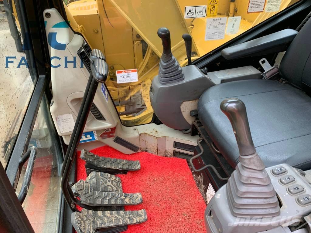 CAT 303 CR 小型挖掘机
