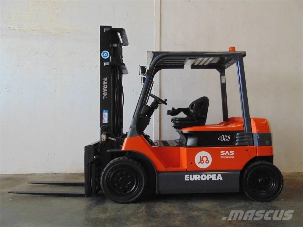 Toyota 7FBMF40 电动叉车