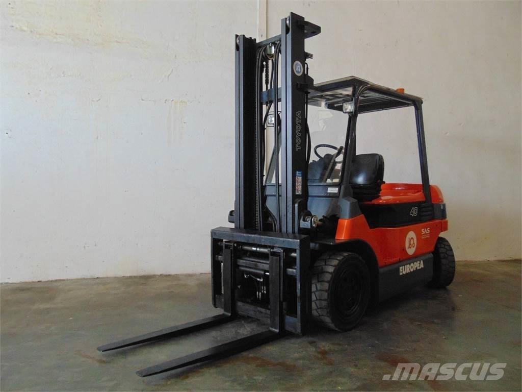 Toyota 7FBMF40 电动叉车
