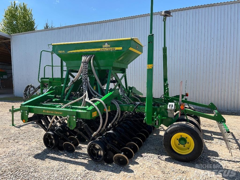 John Deere 750 A 条播机
