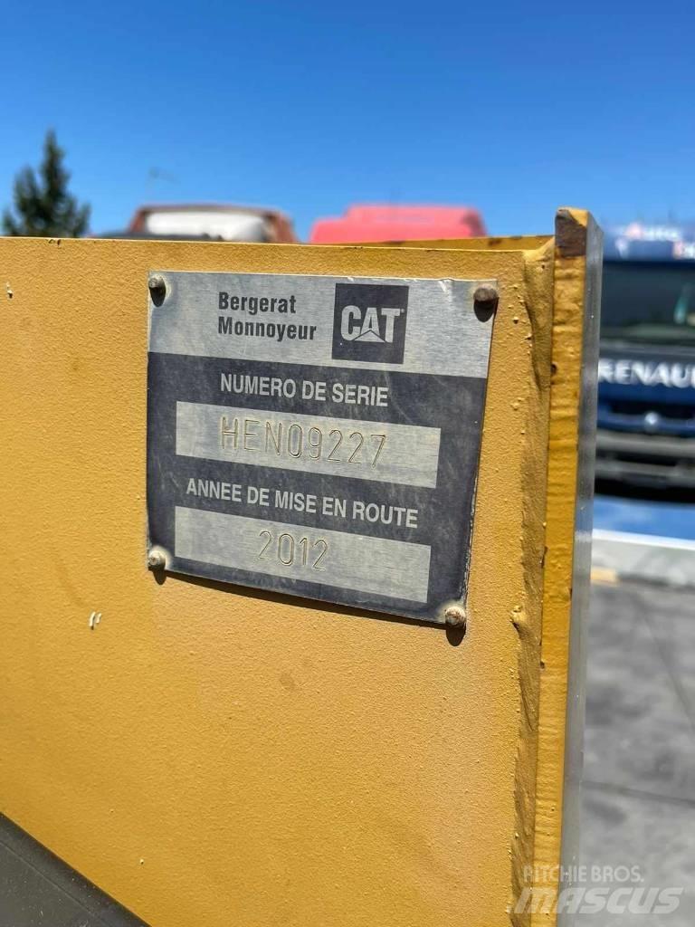 CAT 236 B 滑移装载机