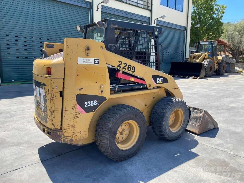 CAT 236 B 滑移装载机