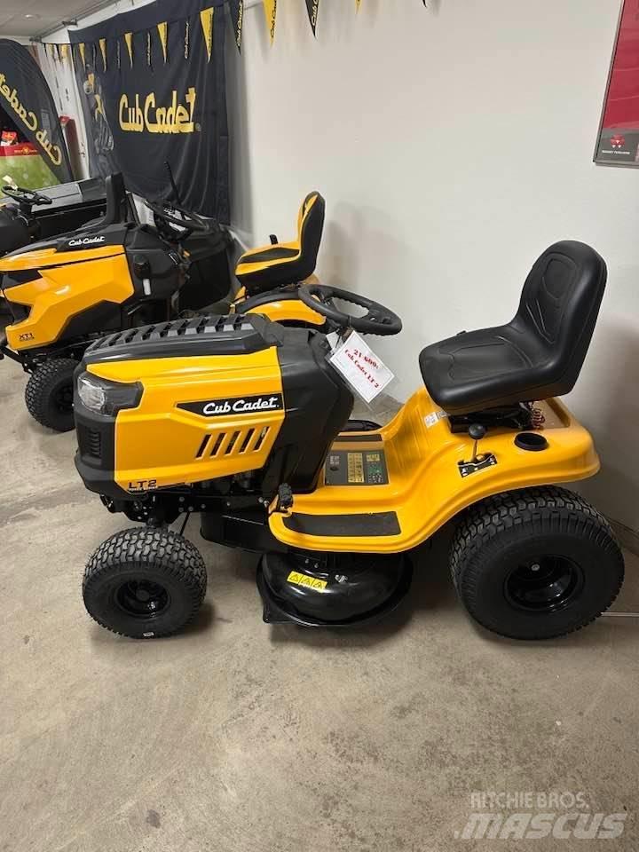 Cub Cadet LT 2 NS92 骑乘式割草机