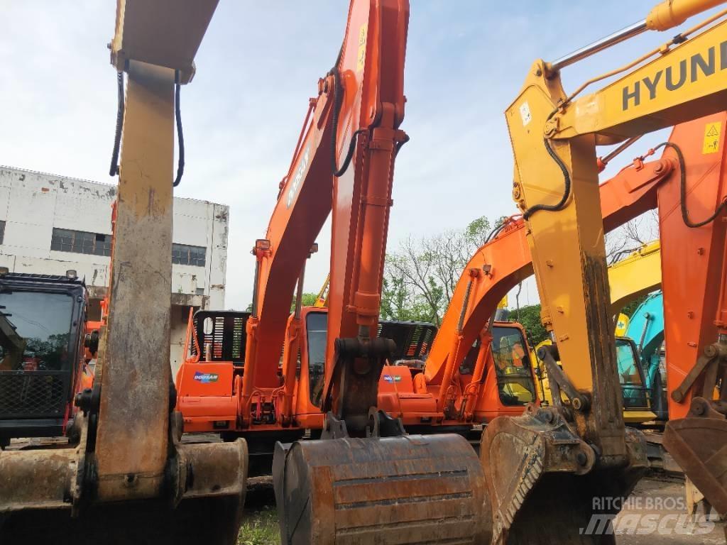 Doosan DH 215-9 履带挖掘机