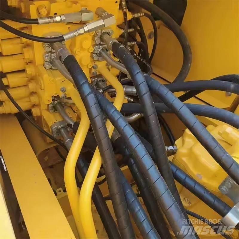 Komatsu PC 200 履带挖掘机
