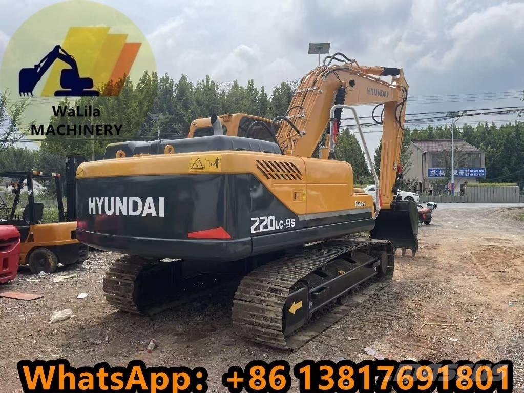 Hyundai R220-9 中型挖掘机