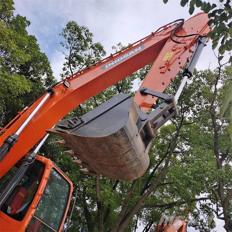Doosan DX 225 LC 履带挖掘机