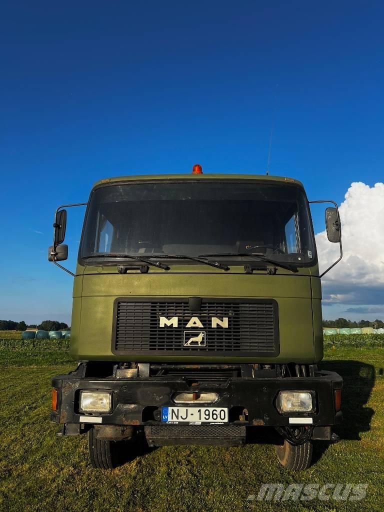 MAN 32.322 木材运输车