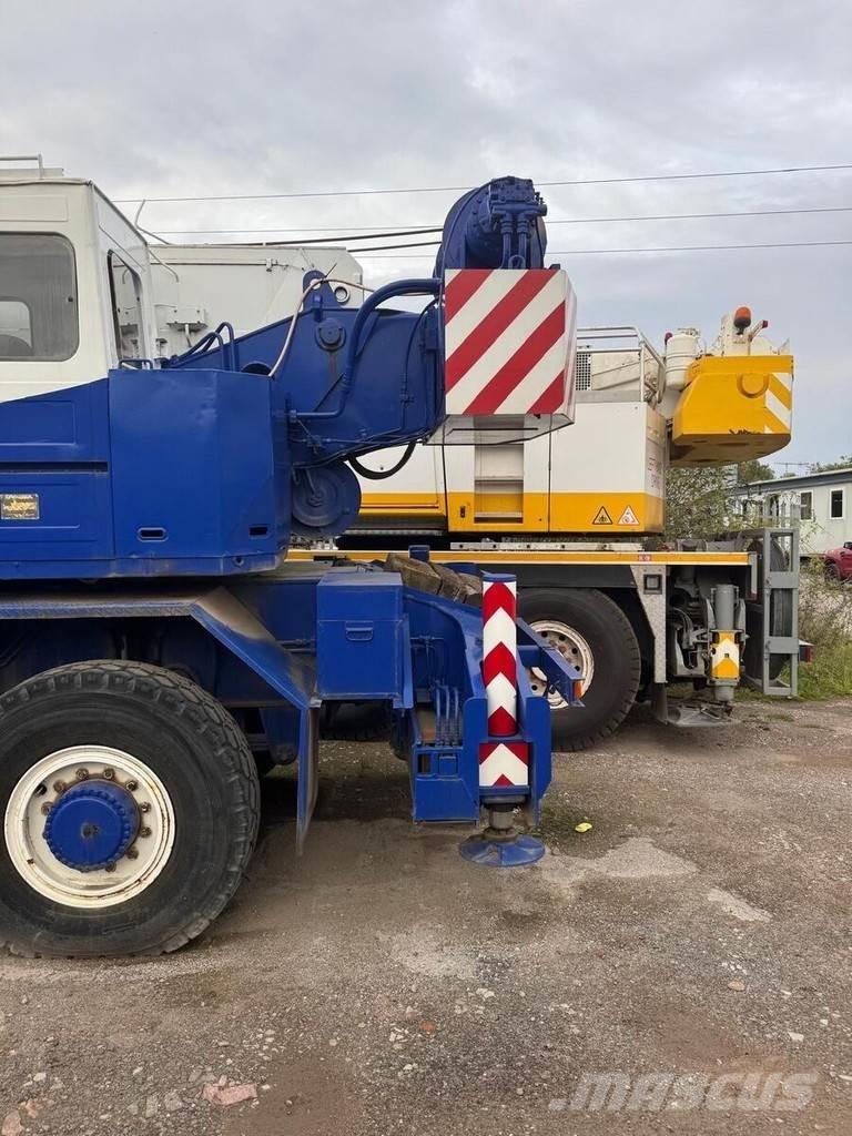Tadano AR 300E 起重车