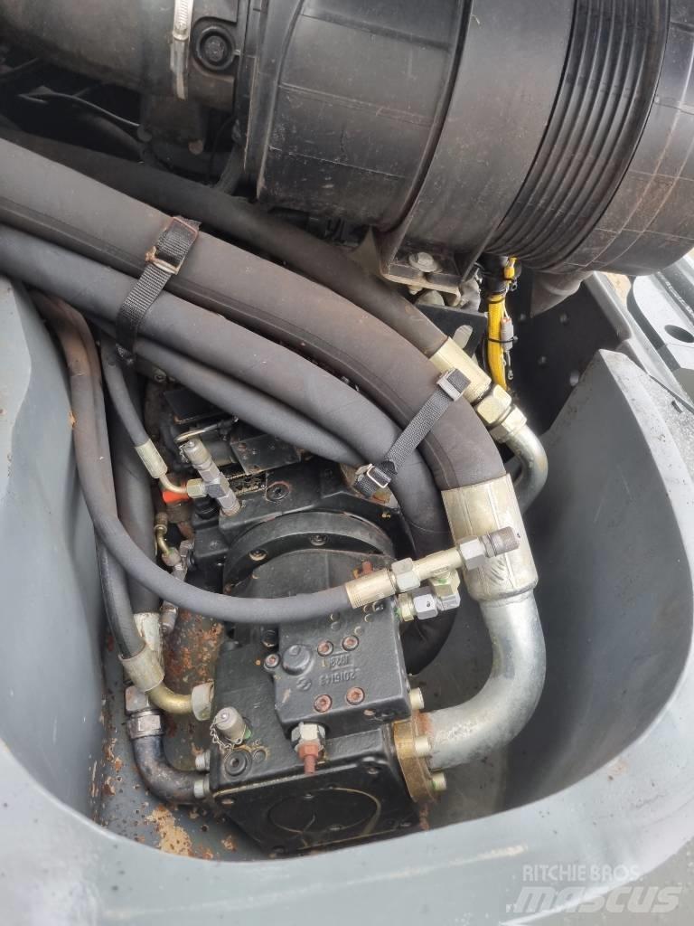 Liebherr L 526 轮式装载机