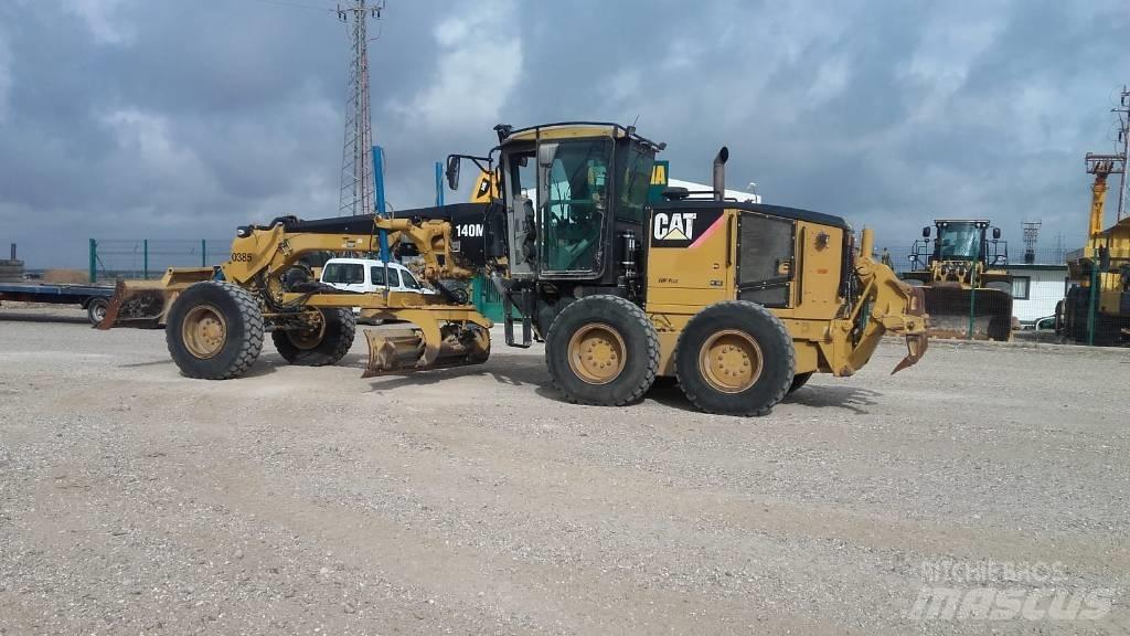CAT 140 M 平地机/推土机