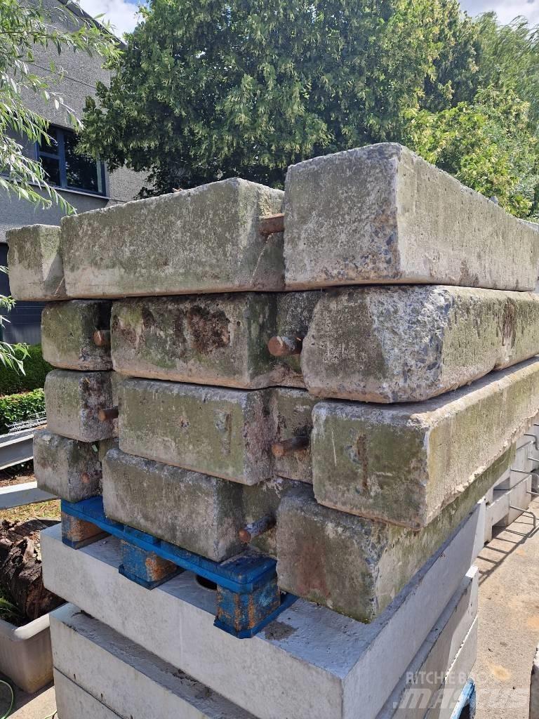 Potain IGO T 85 A 架式起重机