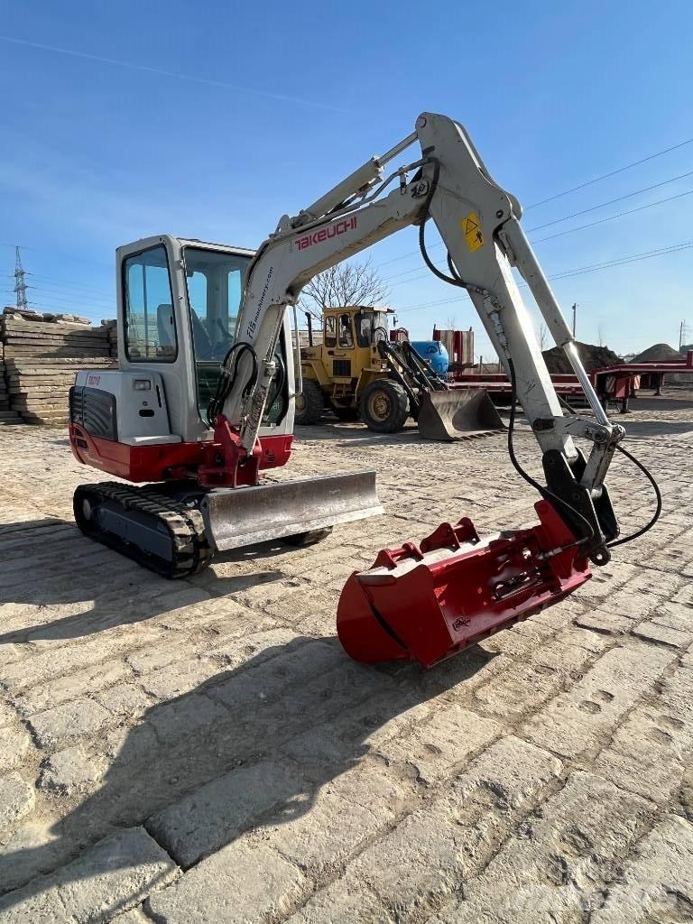 Takeuchi TB228 小型挖掘机