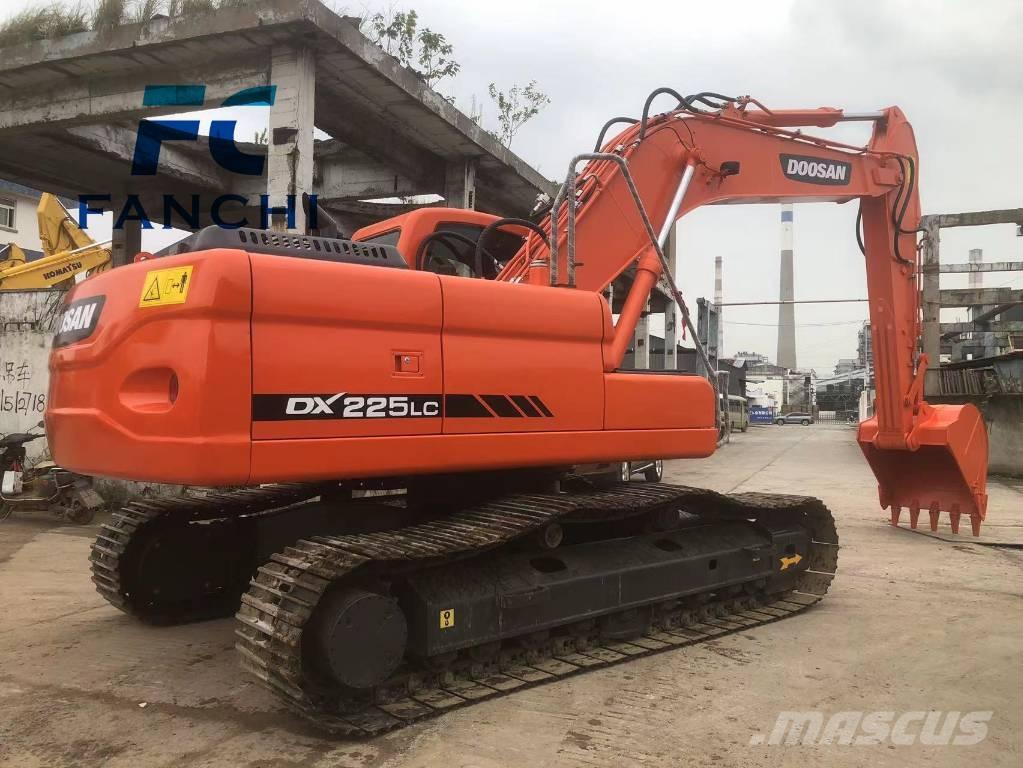 Doosan DX 225 LC 履带挖掘机