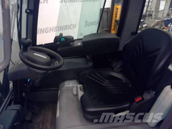 Jungheinrich EFG 215 电动叉车