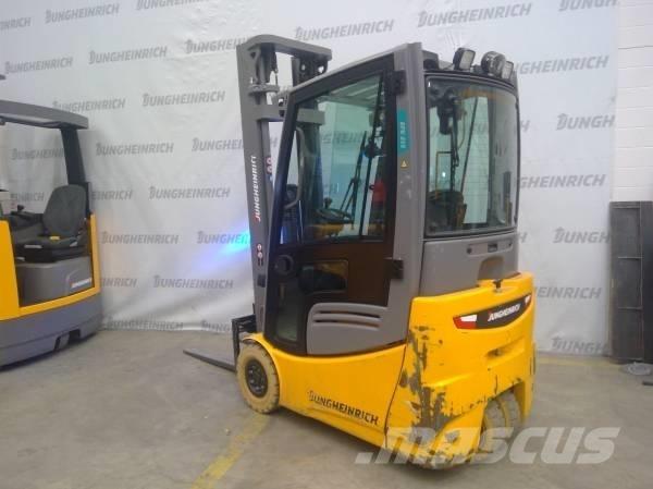 Jungheinrich EFG 215 电动叉车