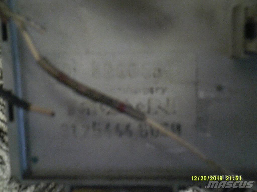 MAN TGS 81254446060 驾驶室与内部