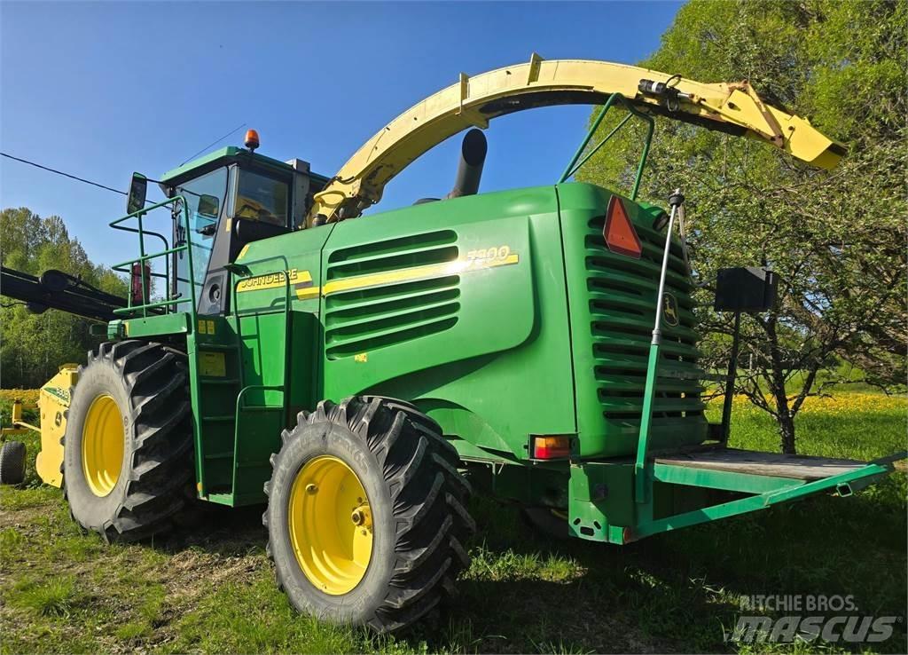 John Deere 7300 自走式青贮饲料收割机