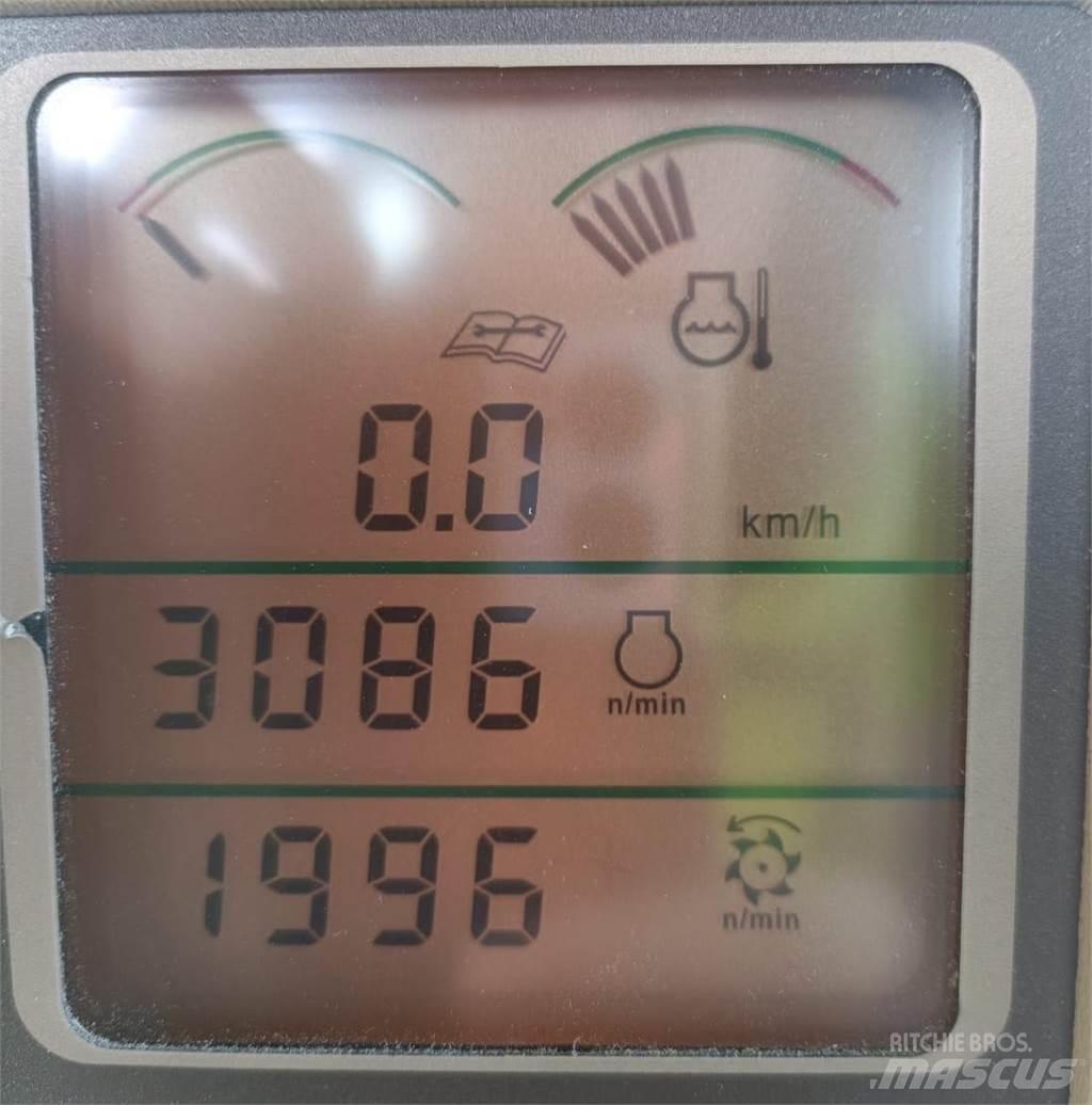 John Deere 7300 自走式青贮饲料收割机