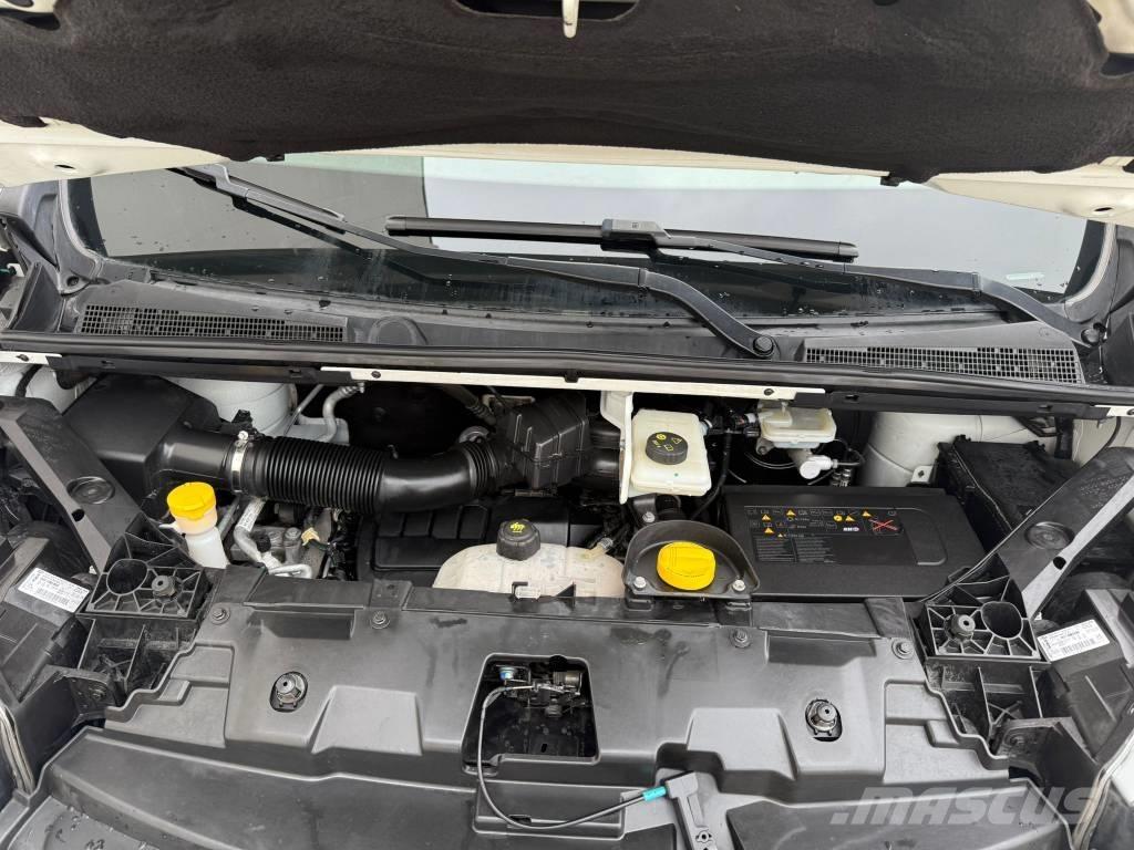 Renault Trafic 大型面包车