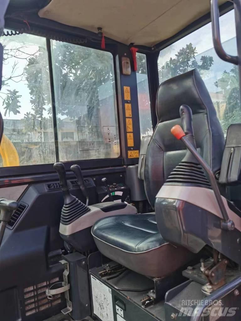 Komatsu PC 56 小型挖掘机