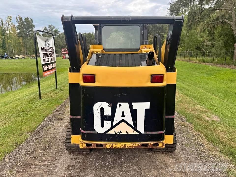 CAT 257B 滑移装载机