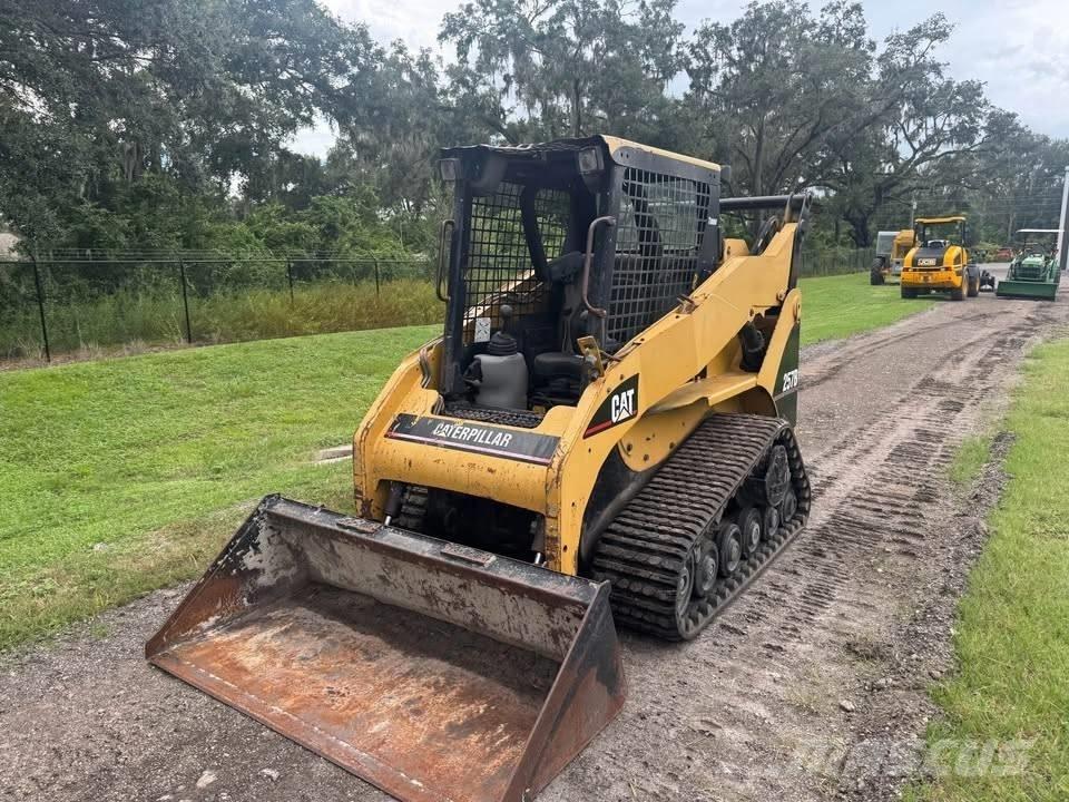 CAT 257B 滑移装载机