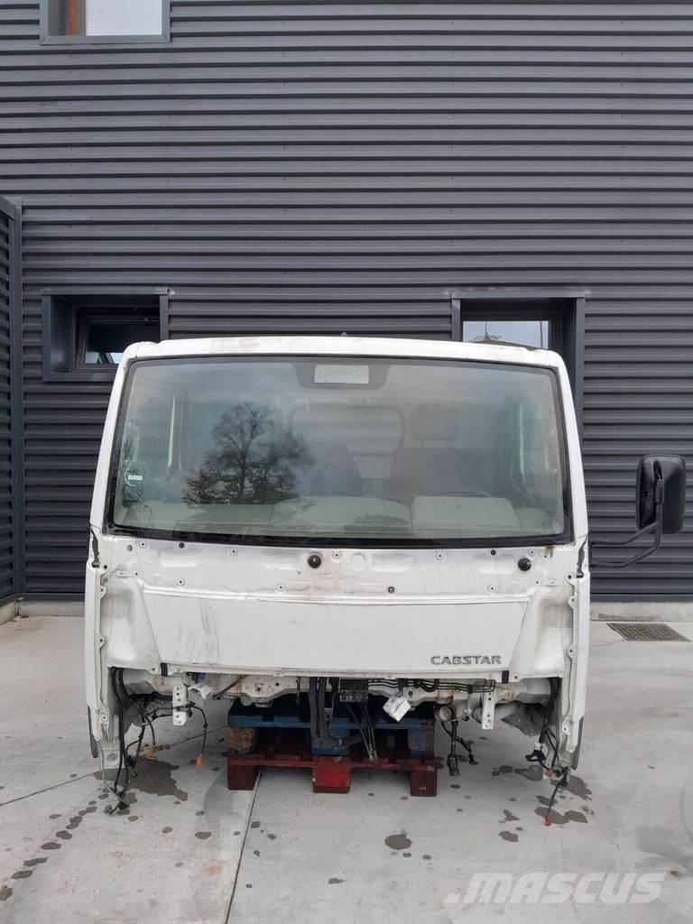 Nissan Cabstar 驾驶室与内部