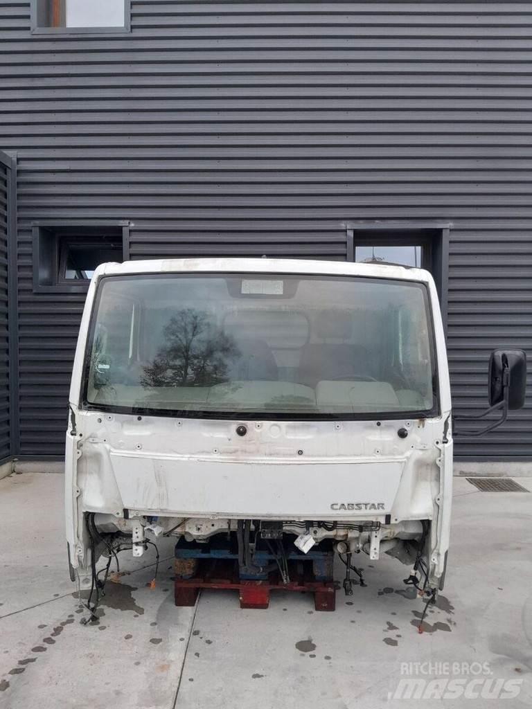 Nissan Cabstar 驾驶室与内部
