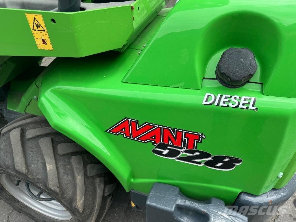 Avant 528 小型装载机