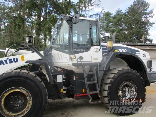 Komatsu WA 380 轮式装载机