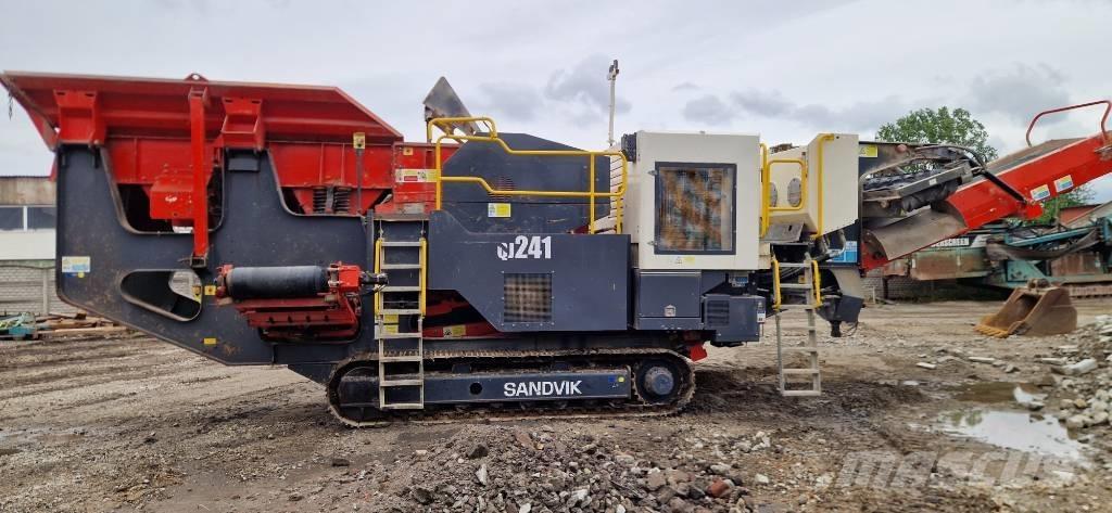 Sandvik QJ 241 移动式破碎机