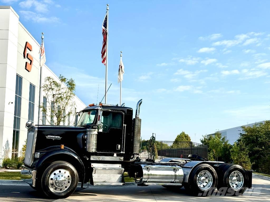Kenworth W 900 牵引车