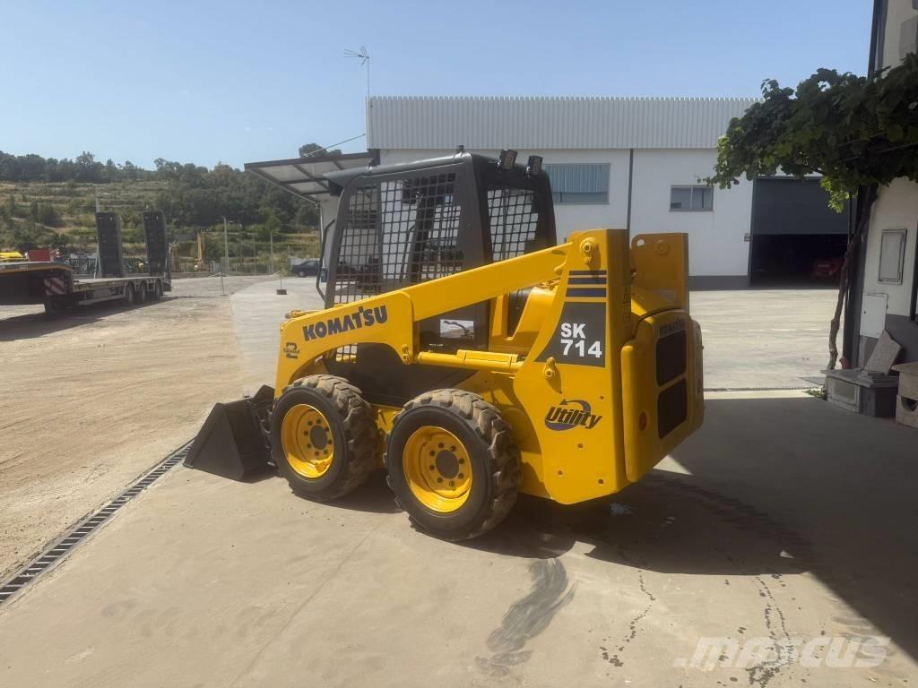 Komatsu SK 714 滑移装载机