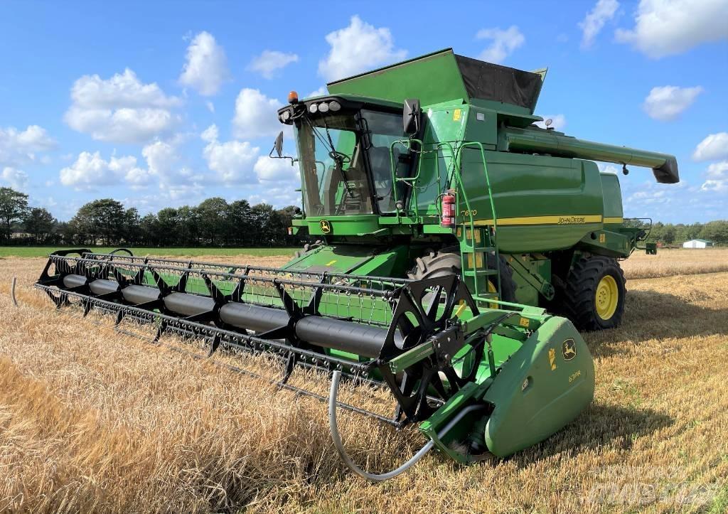John Deere T670 联合收割机