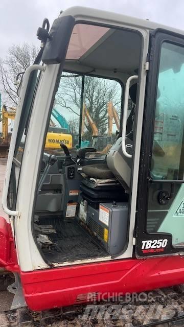 Takeuchi TB250 小型挖掘机