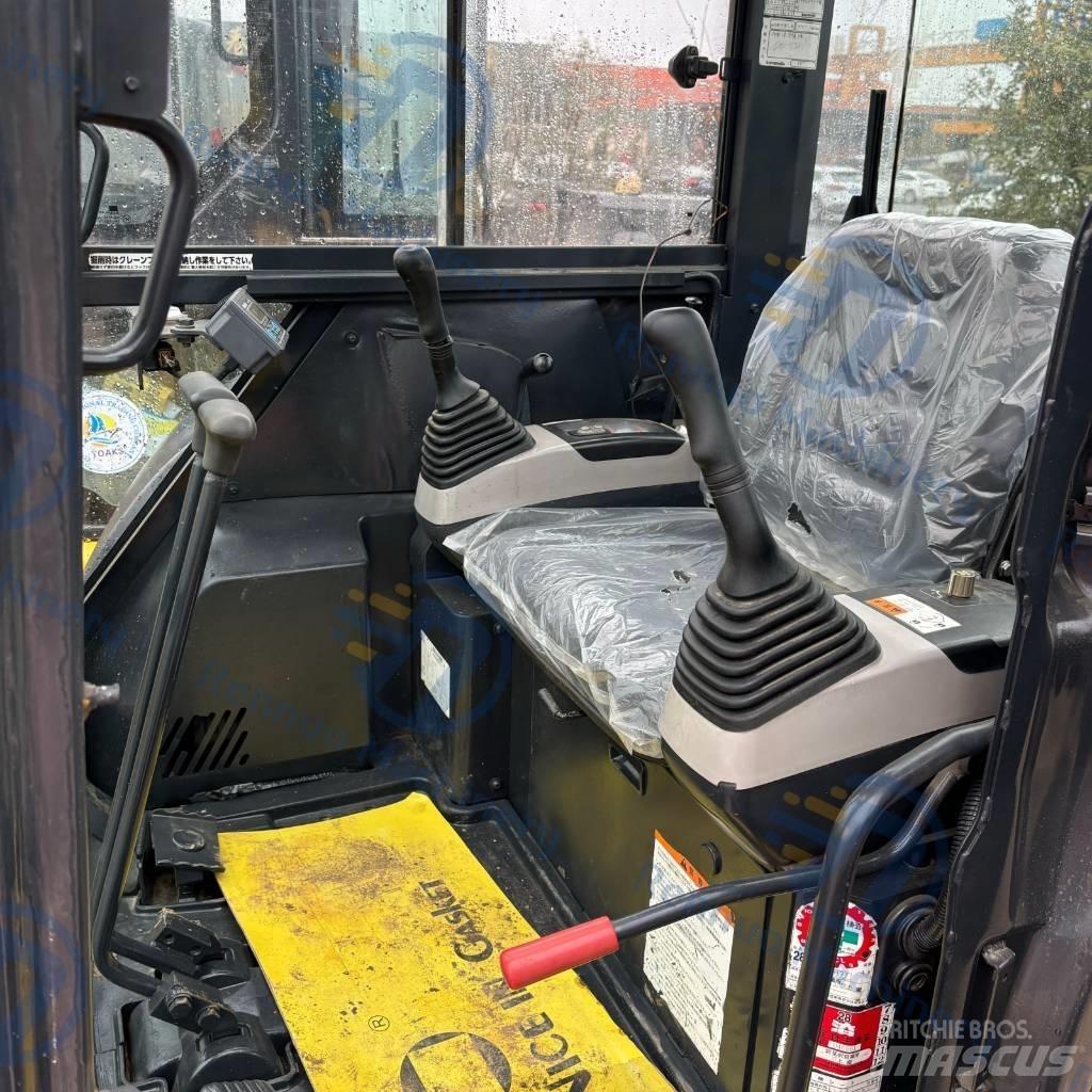 Komatsu PC 30MR 小型挖掘机