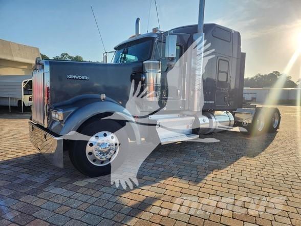 Kenworth W900 牵引车
