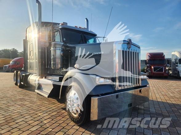 Kenworth W900 牵引车