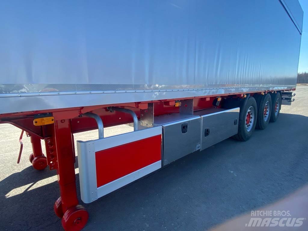 Kögel puoliperävaunu 侧帘半挂车