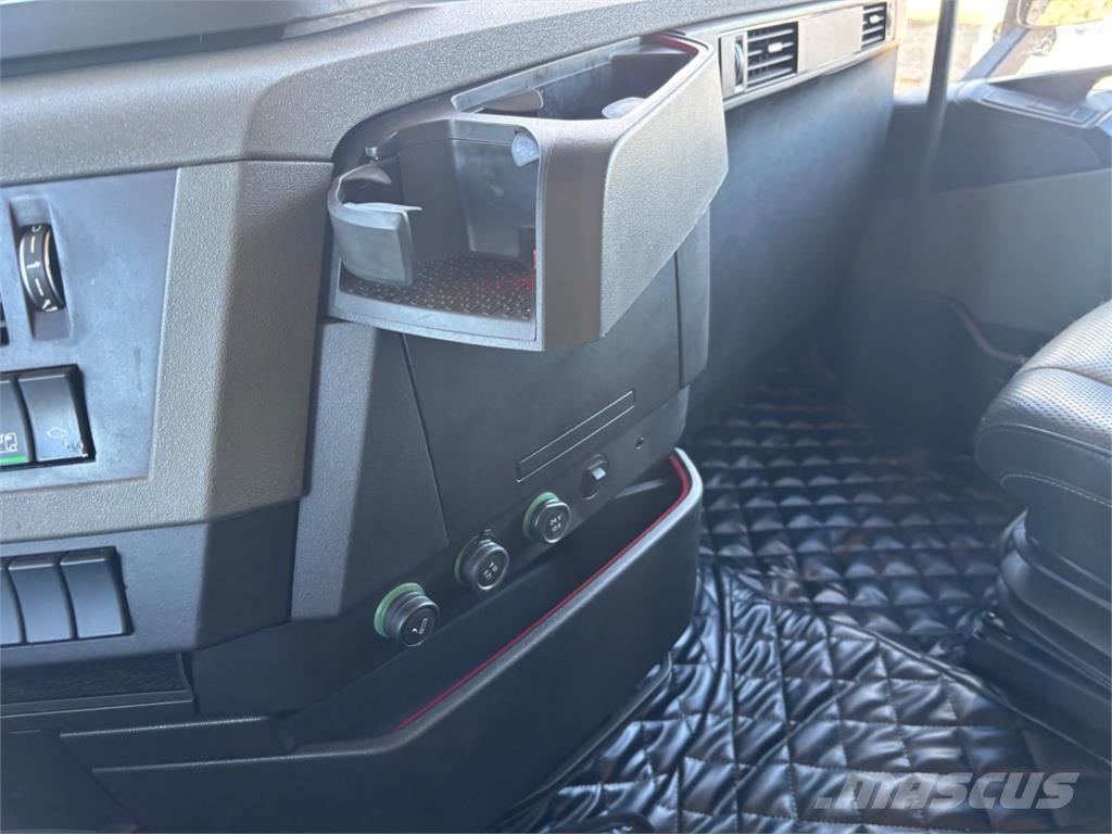 Volvo FH 540 6X4 牵引车