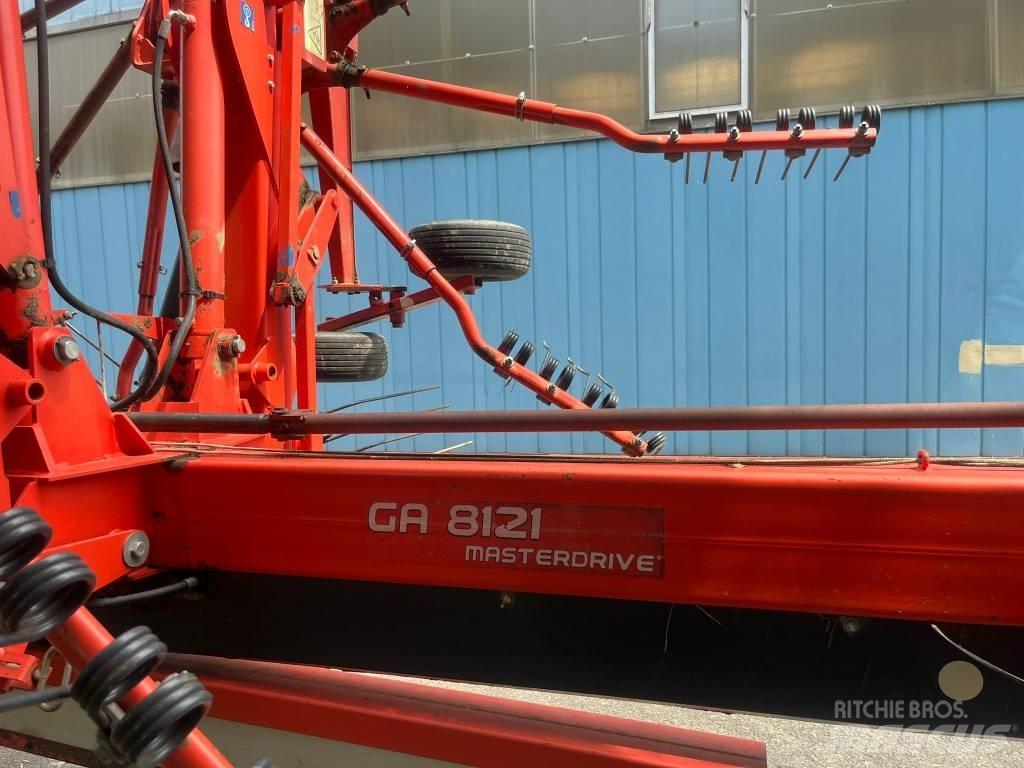 Kuhn GA 8121 料堆整形机
